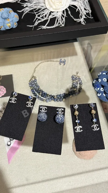 샤넬 블루 화이트 도자기 롱 귀걸이 65938