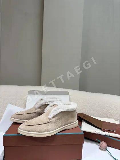 로로피아나 비버 퍼 하이컷 신발 94329