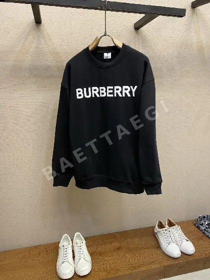 버버리 클래식 폼 레터 프린트 크루넥 반팔 스웨트셔츠 P280