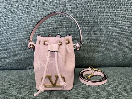 발렌티노 V로고 램스킨 미니 버킷백 44015