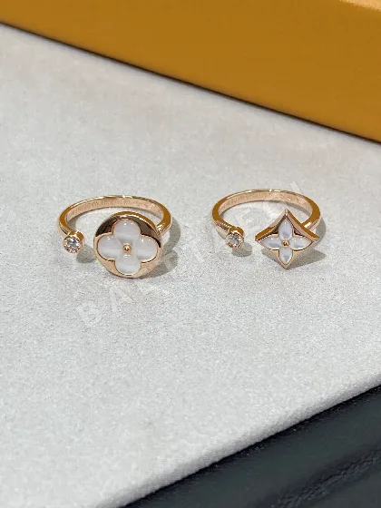 루이비통 모노그램 더블 플라워 진주 귀걸이 64150