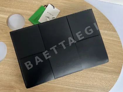 보테가베네타 라지 우븐 클러치백 680169