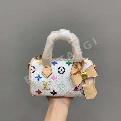 루이비통 화이트 33 컬러 루프 가방 M13391
