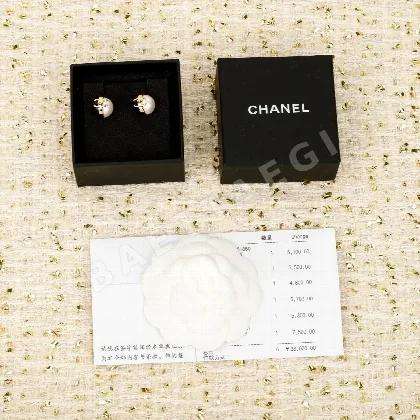 샤넬 블랙&화이트 진주 더블 C 귀걸이 125124
