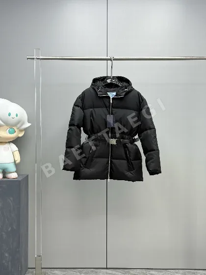 프라다 리사이클 나일론 후드 벨트 여성 패딩 188629