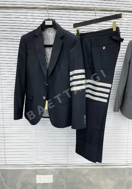 톰브라운 4바 스트라이프 울 자켓 126360
