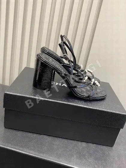 샤넬 진주 장식 카멜리아 청키힐 샌들 55479
