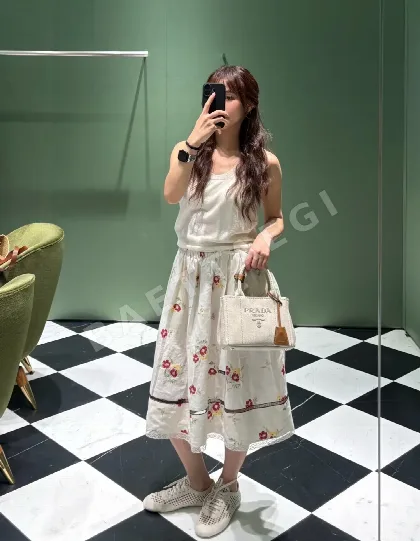 프라다 체크 레이스 트림 플라워 프린트 미디 원피스 114835