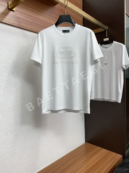 발렌시아가 남성 반팔 티셔츠 49244