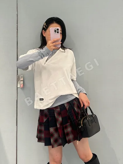미우미우 지퍼 폴로 카라 반팔 탑