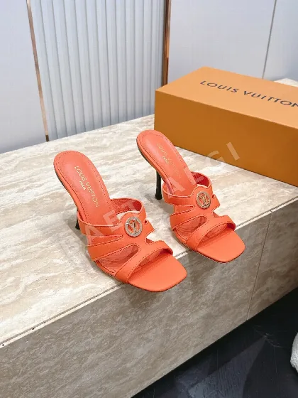 루이비통 메탈 버클 청키 힐 샌들 113518