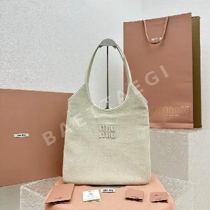 미우미우 연한 회색 코듀로이 토트 숄더백 68166