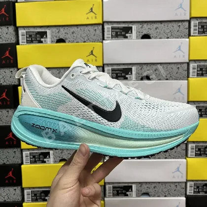 나이키 줌 보메로 18 HM6803-103 201106 Nike Zoom Vomero 18