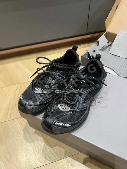 발렌시아가 신발 75276