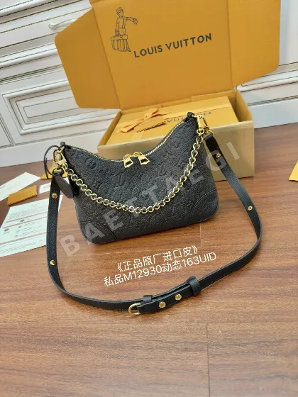 루이비통 M12930 가방