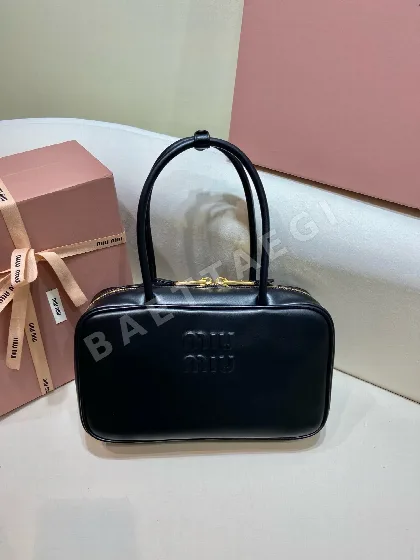 미우미우 3 세대 블랙 볼링백 5BB117