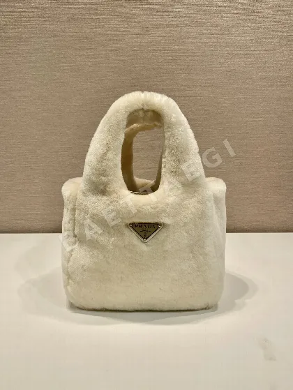 프라다 양가죽 마그네틱 잠금 핸드백 1BA349
