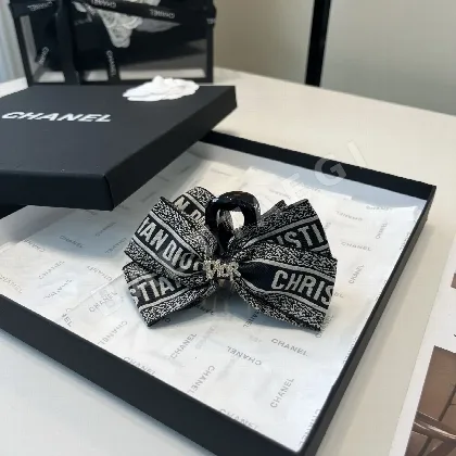 디올 CD 헤어클립 184374