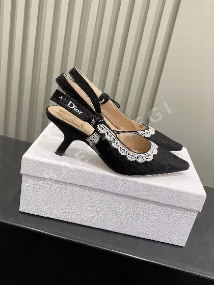 디올 보타이 키튼힐 샌들 95735