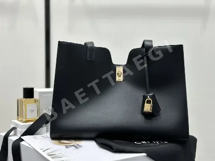 셀린느 베이야 스무스 카프스킨 블랙 핸드백 86197
