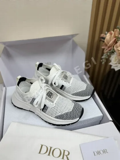 디올 런앤 메시 스니커즈 89012