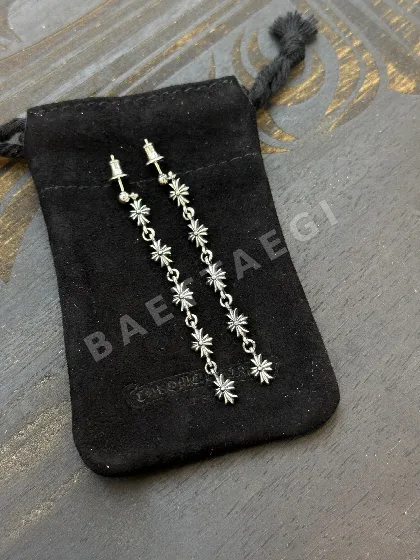 크롬하츠 타이니 파이브 크로스 플라워 귀걸이 107395