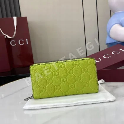 구찌 GG 모노그램 엠보 가죽 지갑 23946