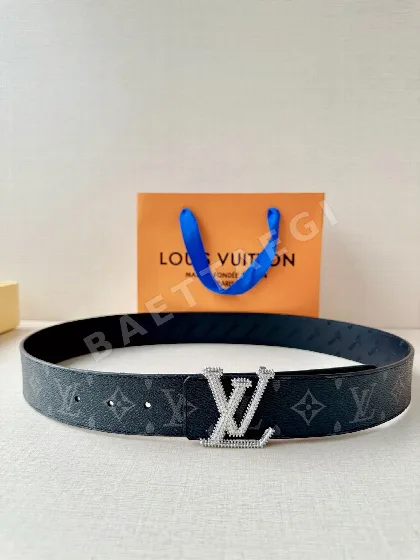 루이비통 LV 이니셜 스터드 리버시블 가죽 벨트 57704
