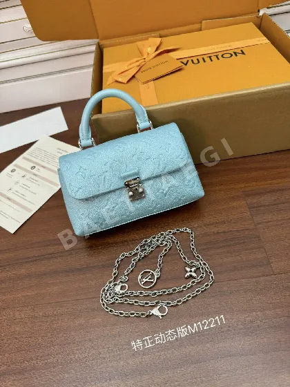 루이비통 M12211 가죽 가방