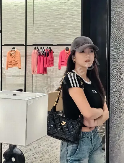 샤넬 미디움 블랙 숄더백 34530