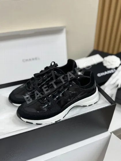 샤넬 메티에다르 컬렉션 가죽 스니커즈 93194