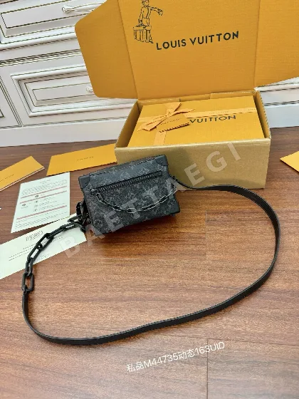 루이비통 M44735 가죽 가방