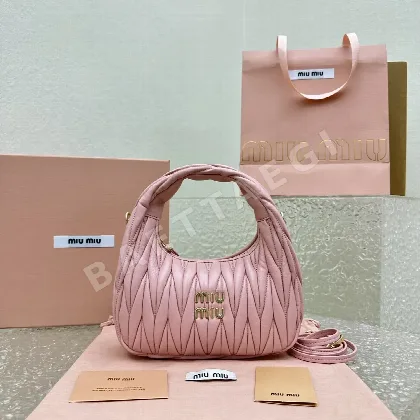 미우미우 스노우 핑크 램스킨 플리츠 호보백 68447
