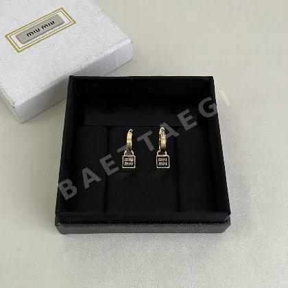 미우미우 섬세한 디자인 귀걸이 60981