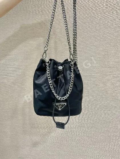 프라다 나일론 미니 버킷백 1BH612