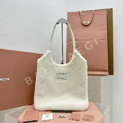 미우미우 화이트 토트 숄더백 68072