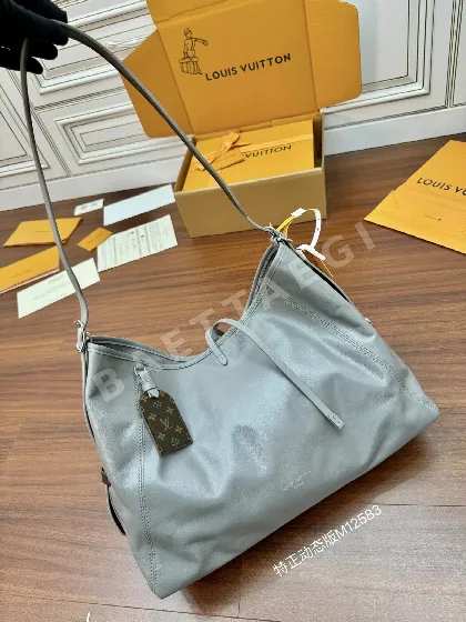 루이비통 M12583 가방