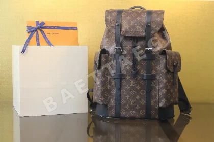 루이비통 크리스토퍼 미디엄 모노그램 숄더백 329