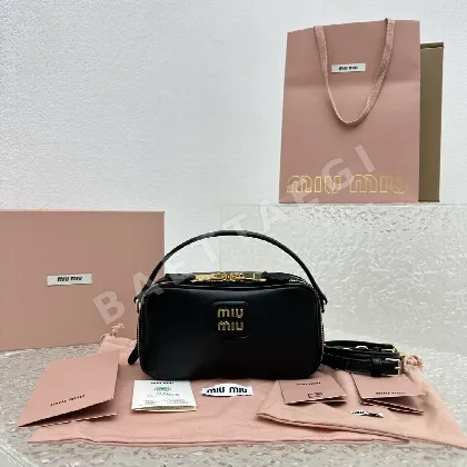 미우미우 블랙 가죽 런치박스 백 68238