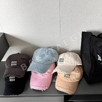 미우미우 찢어진 디테일 야구모자 81078