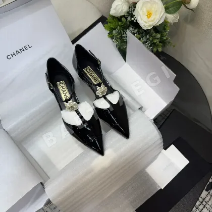 샤넬 포인티드 토 카멜리아 웨지 샌들 94184