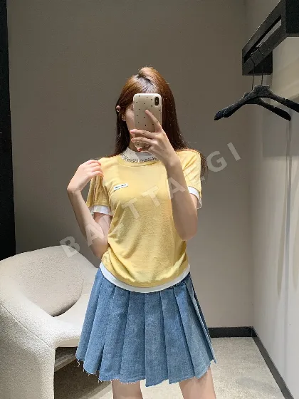 미우미우 라인스톤 넥 페이크 투피스 슬림핏 반팔 티셔츠 52550