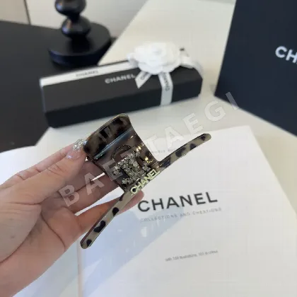 샤넬 클로 클립 헤어악세 183639