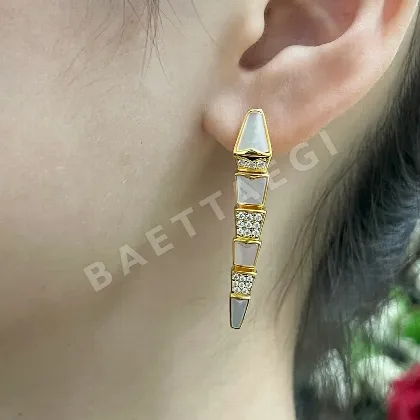 불가리 다이아몬드 장식 골드 귀걸이 64812