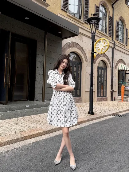 루이비통 폴로 카라 프린트 원피스