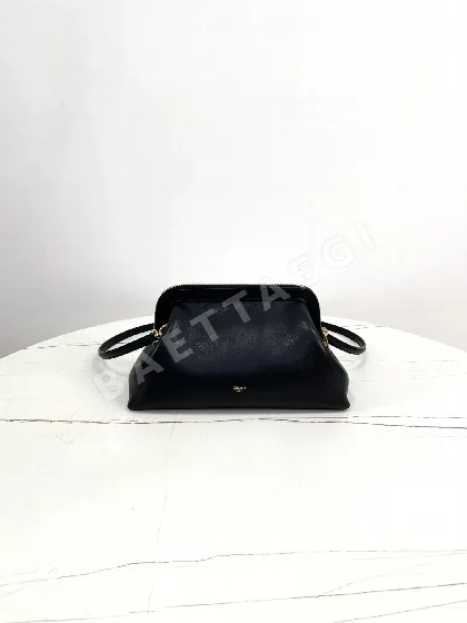 셀린느 닥터 파우치 서플 내츄럴 카프스킨 L106N3