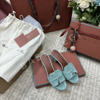 로로피아나 썸머 참 힐 샌들 93948