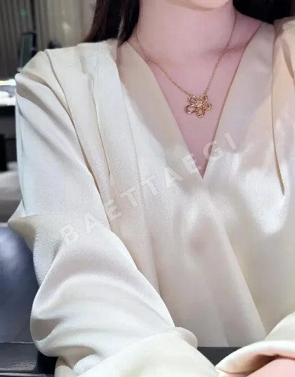 미우미우 꽃 모양 다이아몬드 장식 목걸이 61135