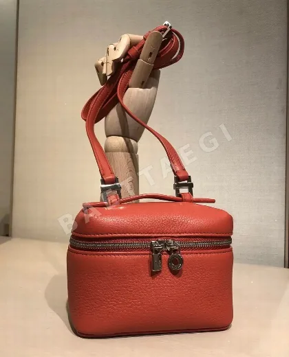 로로피아나 미니 워터멜론 레드 크로스보디 가방 128815