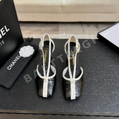 샤넬 더블 C 스플라이싱 오픈 토 샌들 98458